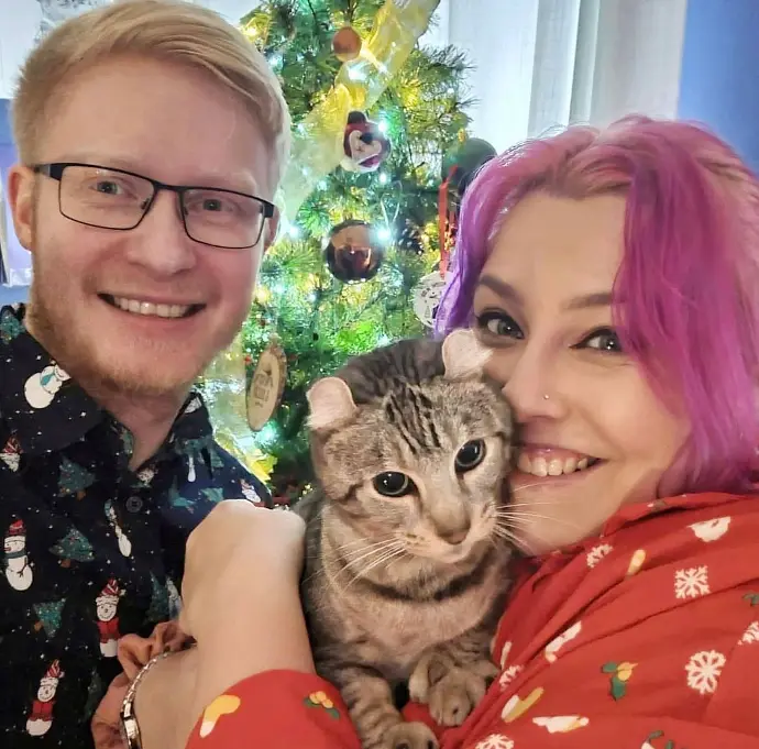 keetsomajesty gallery - kitten with owners
